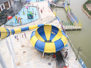 Corrediça de água da bacia do espaço do parque de diversões