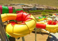 A corrediça espiral gigante do parque da água, associação feita sob encomenda desliza para crianças/adultos